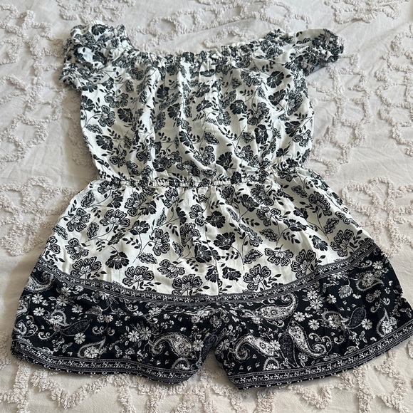 BeBop Black and White Floral Romper - Picture 4 of 4